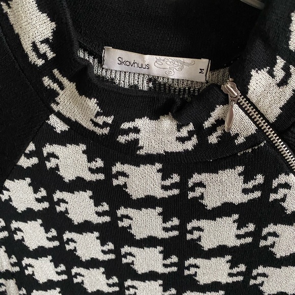 Black and White Houndstooth Sweater - Picture 2 of 2